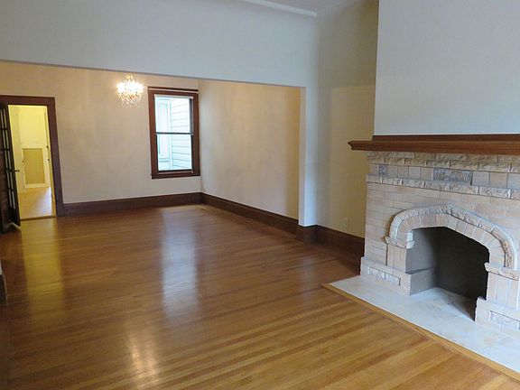 4th image of 2040-2042 Greenwich St #2040