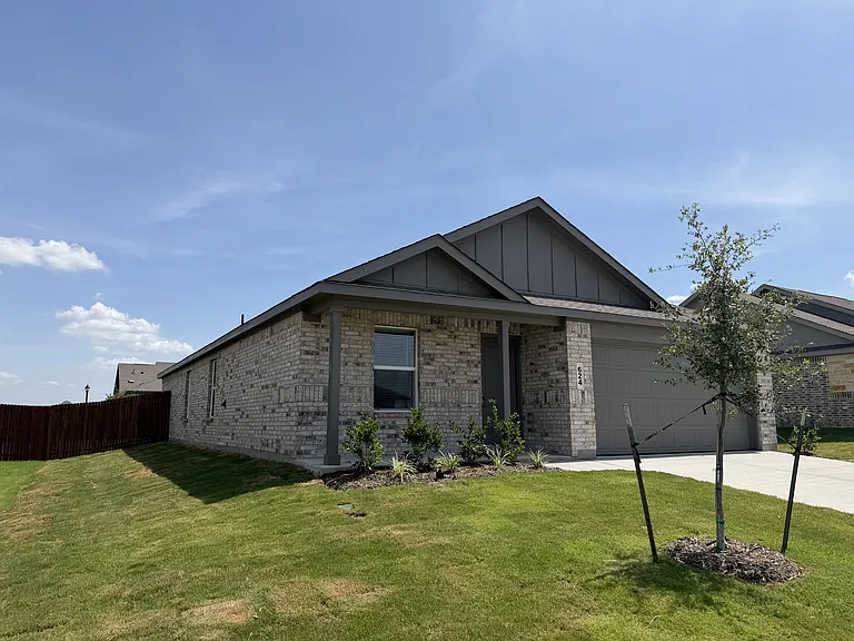 624 Criner St — Photo 17