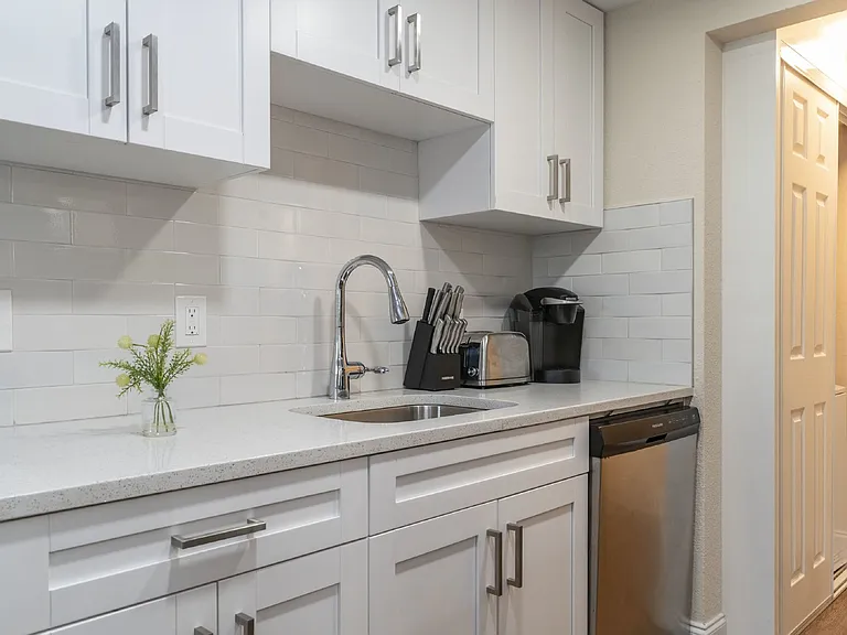 625 Lyndhurst St — Photo 10
