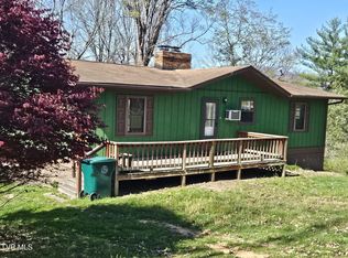 329 Chalet Dr SW, Coeburn, VA 24230