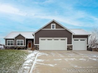 9106 Meadows Pointe Dr, Allendale, MI 49401