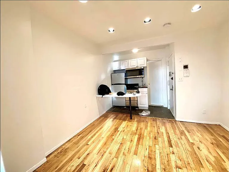 453 W 46th St #3B — Photo 6