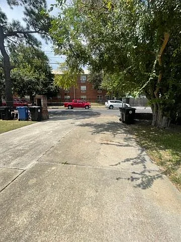 2 bed, 1.5 bath, 1008 sqft, $1,650 — Photo 3