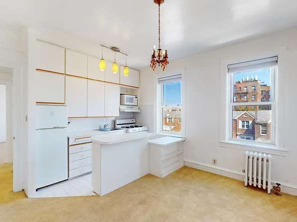 45-20 43rd St #3B, Queens, NY 11104