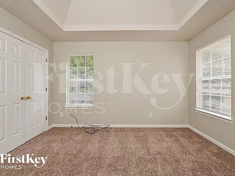 161 Titan Rd — Photo 12