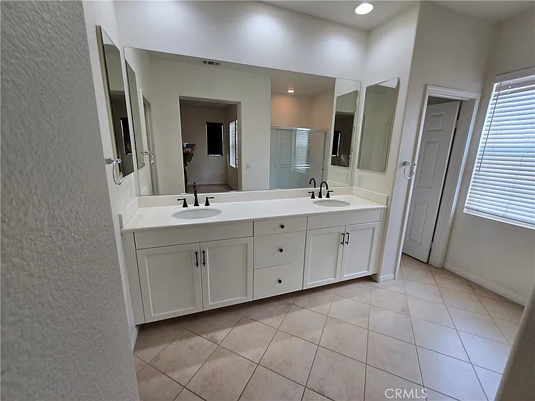 230 W Sparkleberry Ave — Photo 15