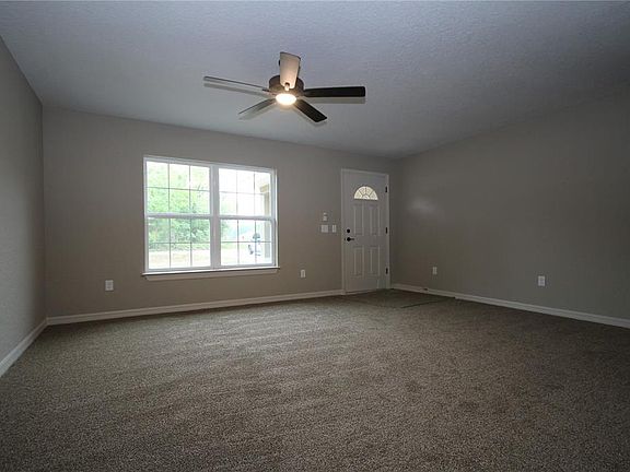 3rd image of 21 SE Malauka Radial Cir