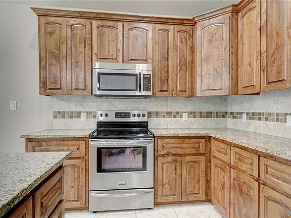 5th image of 129 N Kaupo Dr APT A