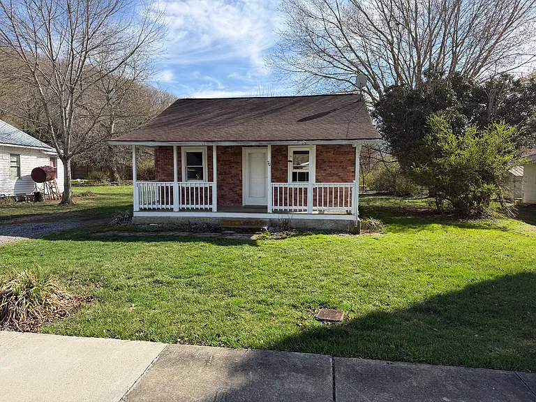 70 Kentucky Ave — Photo 3