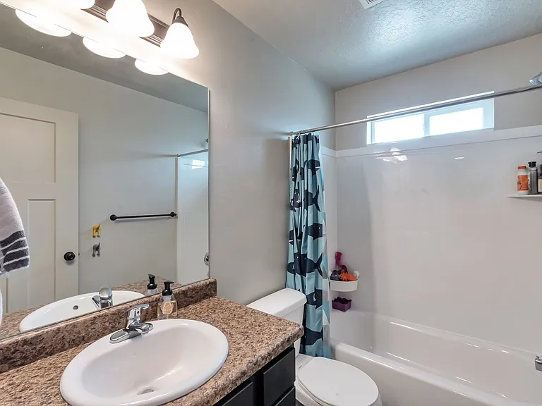 154 N 1325 W — Photo 12