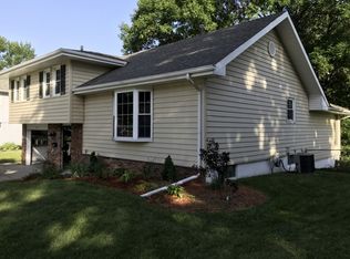 8841 Holmes St, Omaha, NE 68127