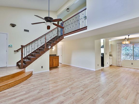 3rd image of 1033 Quail Hill Dr