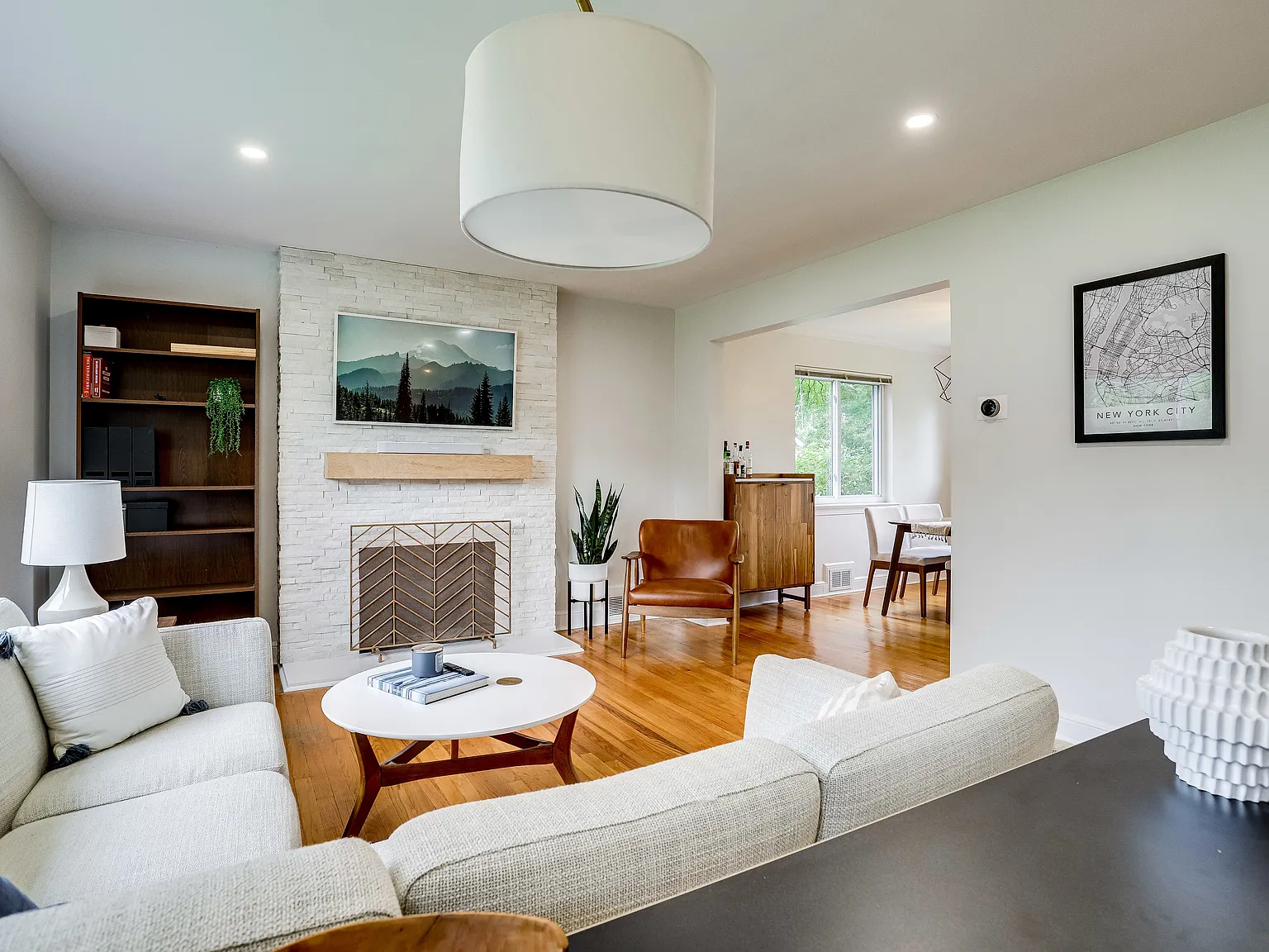 5 bed, 2250 sqft, $4,500 — Photo 2