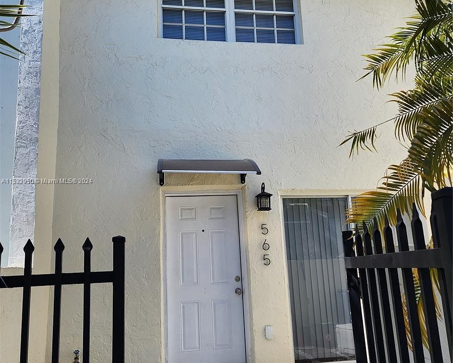 1st image of 565 NE 12th Ave #565
