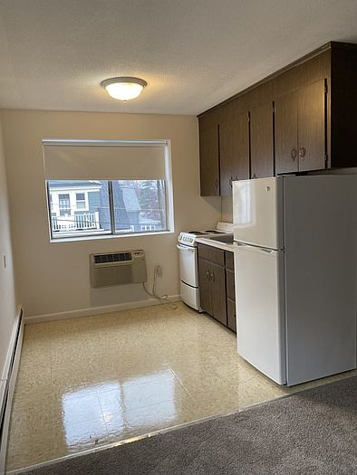 2nd image of 15 Piggott Rd APT 22