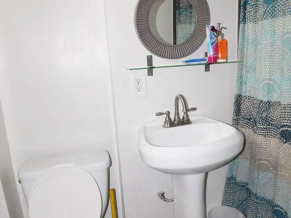 1 of 2 full bathrooms