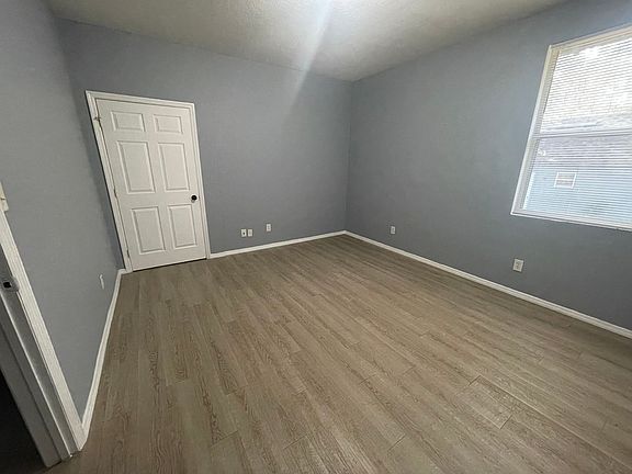 4th image of 3910 SE 17th Ave APT 7