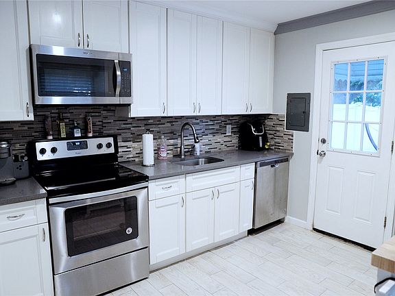 4th image of 1 Heather Ln