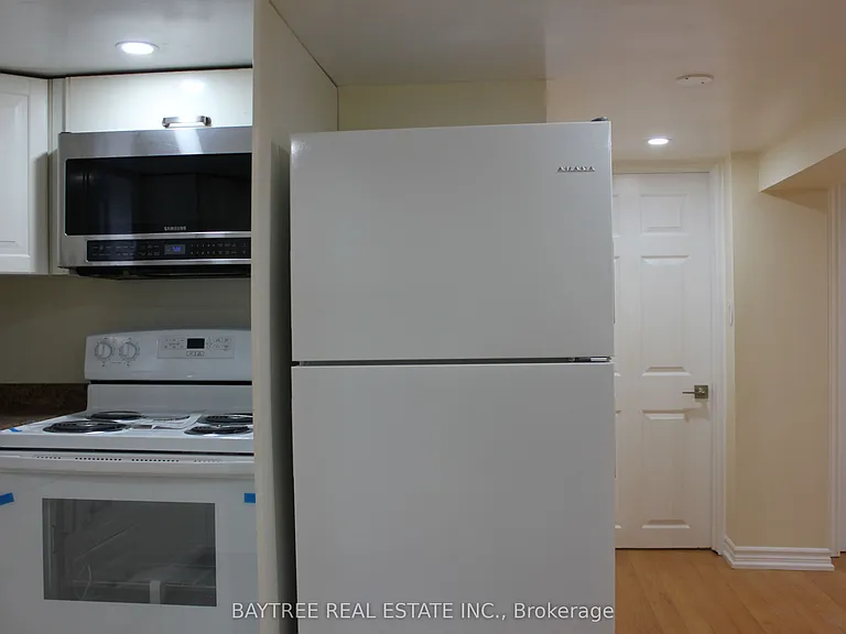 226 Beechy Dr #LOWER — Photo 7