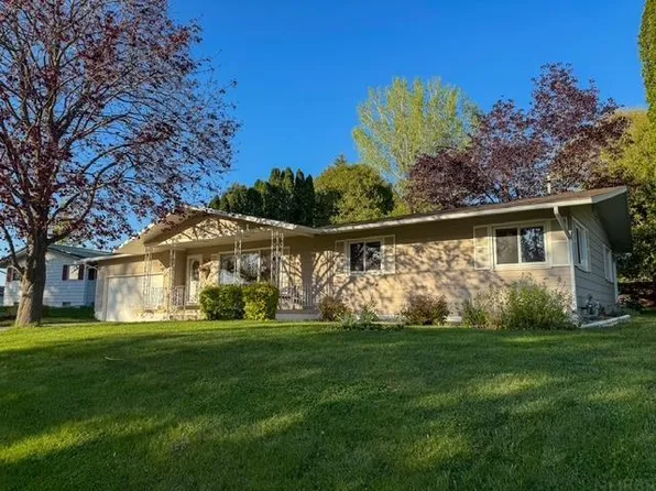1308 Skyline Dr, Decorah, IA 52101