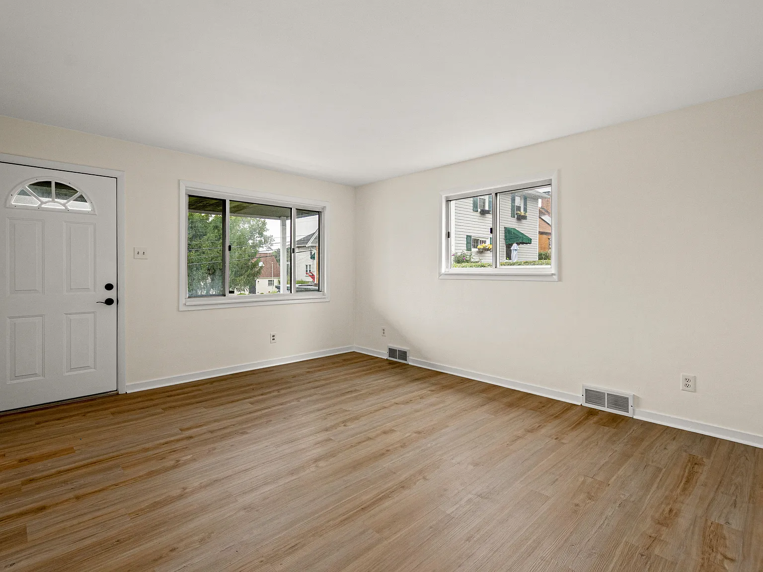Freshly updated 2-bedroom, 1-bath home in a quiet Westview neighborhood, available October 1, 2026! — Photo 4