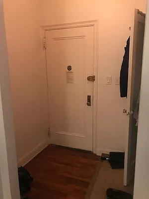 Rented by Salon Realty Corp | media 8