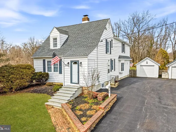 9 Haines Dr, Moorestown, NJ 08057