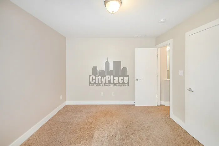 1223 E New York St — Photo 16