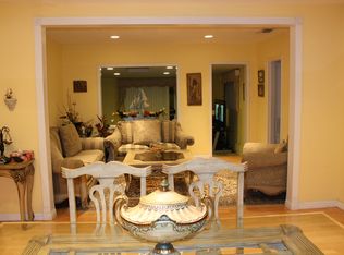 6465 Whitman Ave, Van Nuys, CA 91406