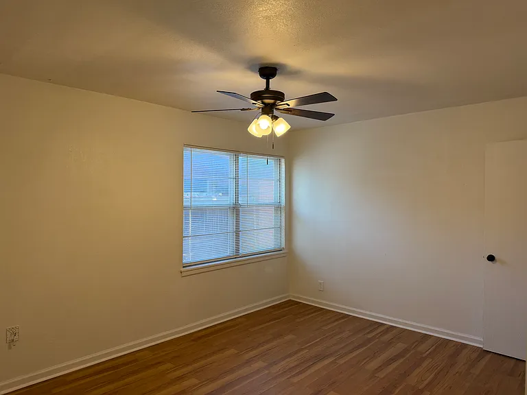 2800 W Fuller Ave — Photo 11