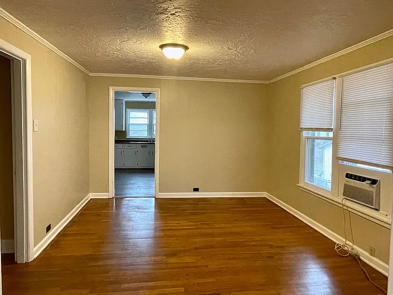 255 Highview St — Photo 7