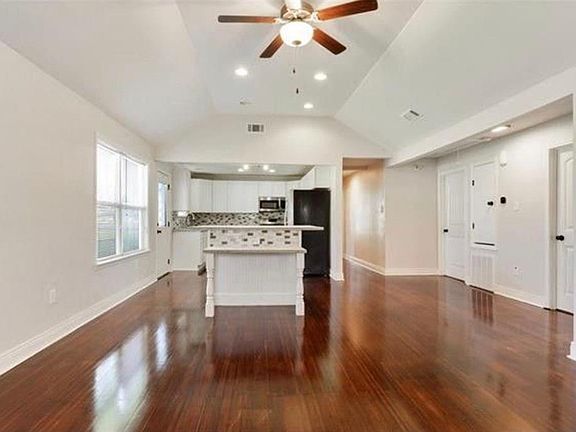 2nd image of 6007 Burgundy St