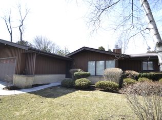 7445 N Navajo Rd, Fox Pt, WI 53217