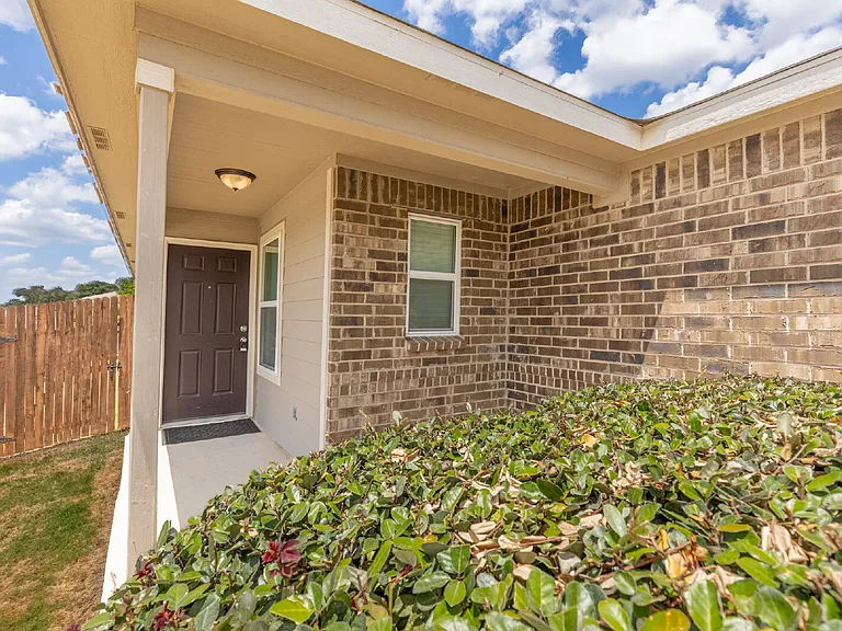 10203 Reyes Hts — Photo 3