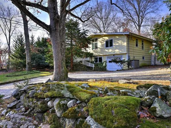 17B Long Lots Road, Westport, CT 06880
