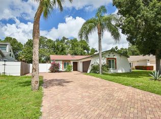8220 Country Oaks Ct, Sarasota, FL 34243