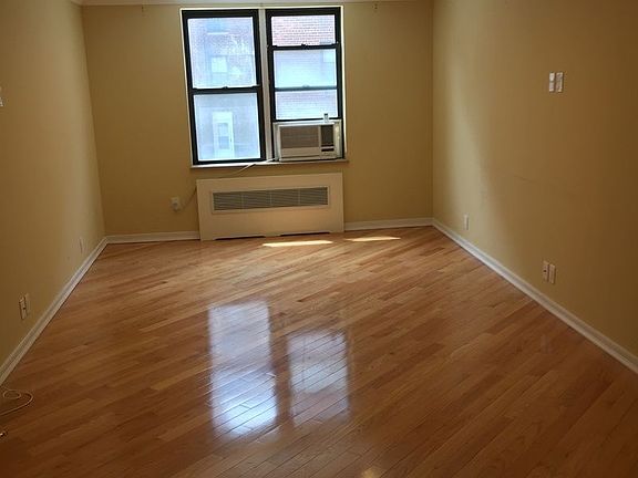 2nd image of 1840 E 13th St APT 2G