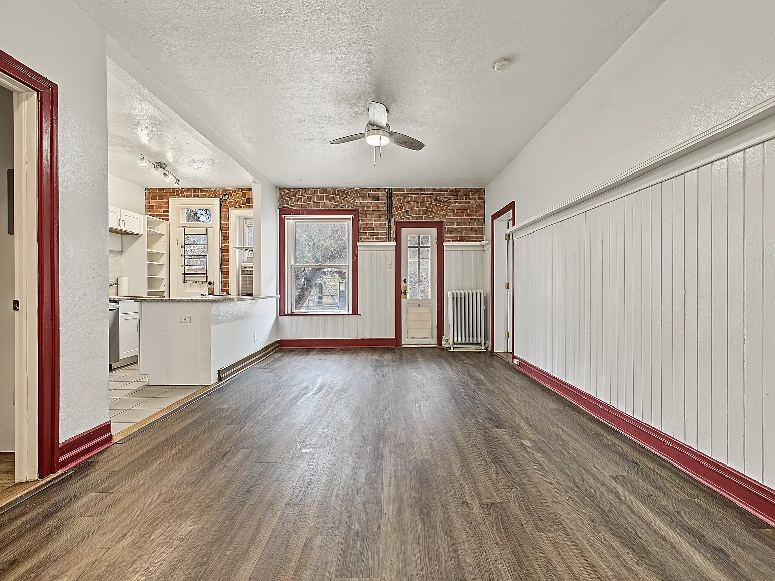 1356 N Pearl St — Photo 2