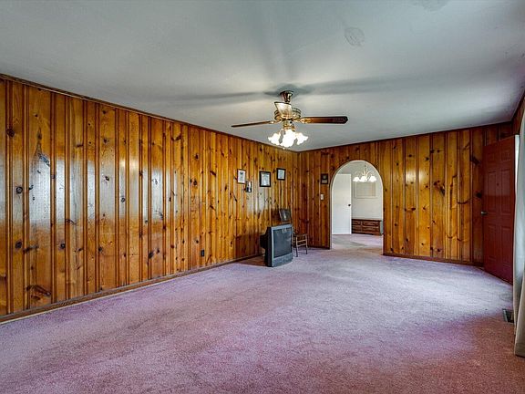 5th image of 1985 Peavine Rd