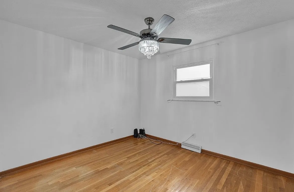 3 bed, 2043 sqft, $2,200 — Photo 2