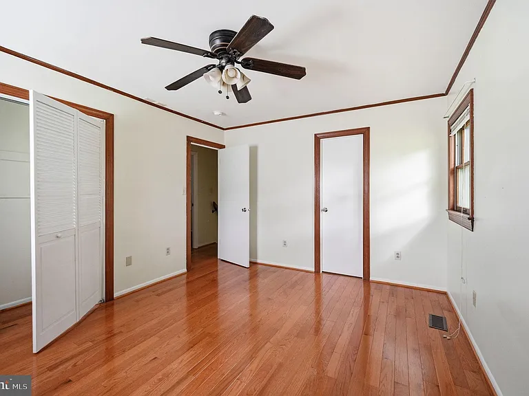 6251 Parallel Ln — Photo 17