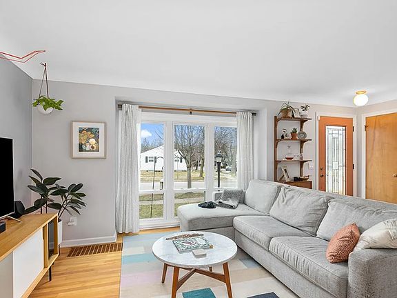 4th image of 2258 Audobon Dr SE