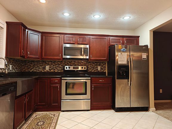 5th image of 227 Schilling St