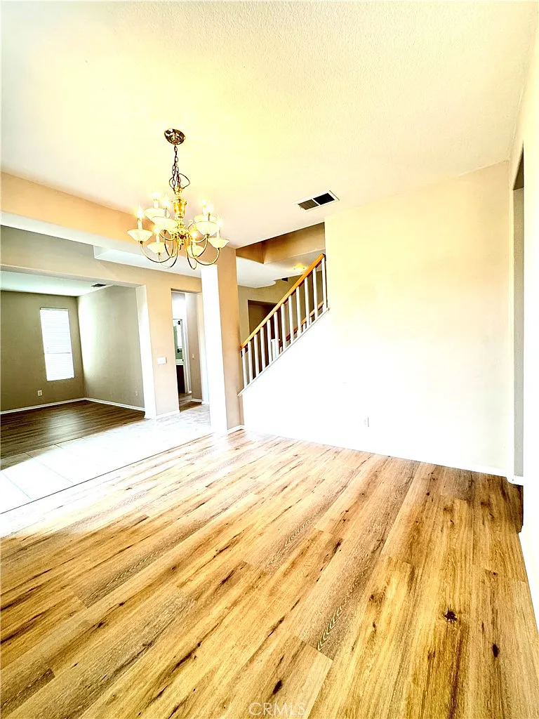 5 bed, 2975 sqft, $3,800 — Photo 4