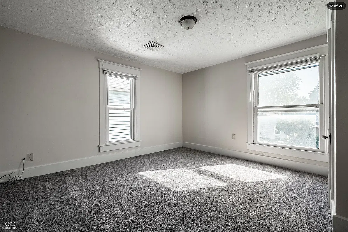 2 bed, 1.5 bath, 1100 sqft, $1,400 — Photo 2
