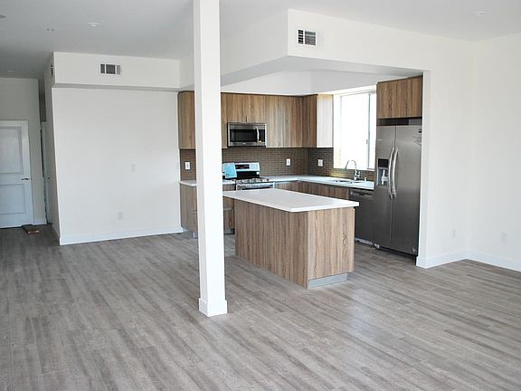 4th image of 1470 S Canfield Ave APT 201
