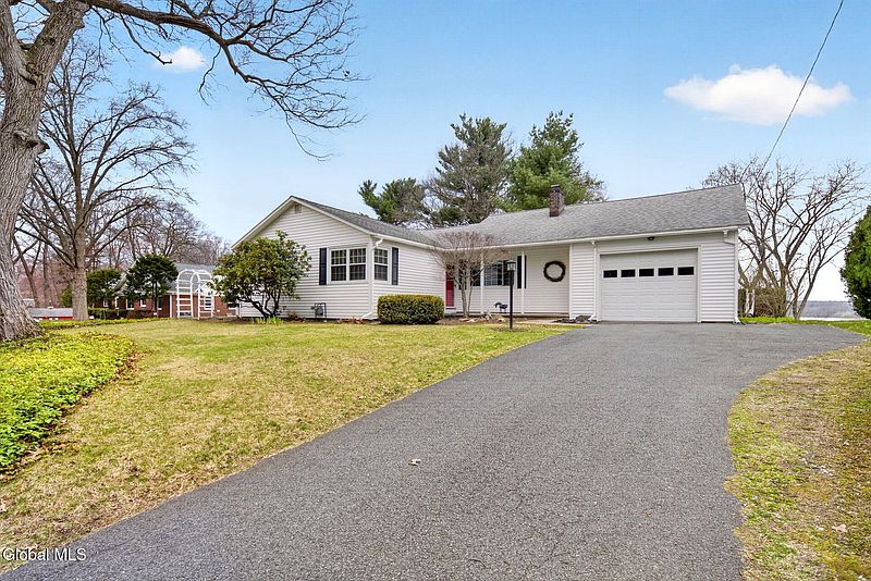 2nd image of 1041 Niskayuna Road