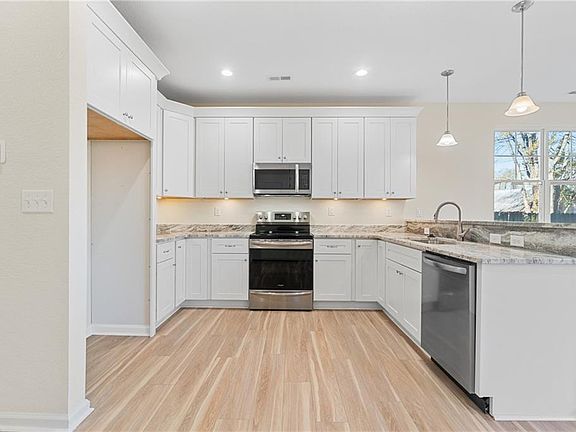 3rd image of 15 Alden Avenue