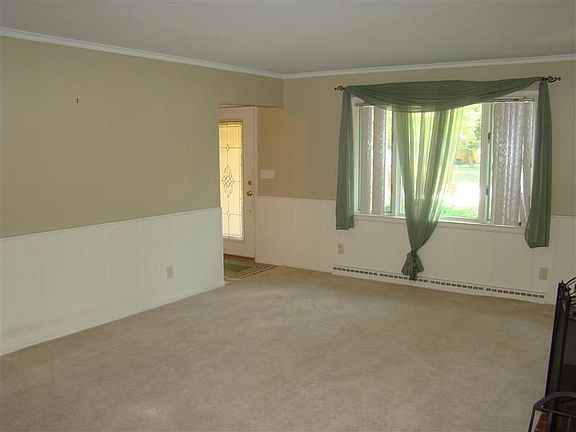 4th image of 2736 Wellesley Dr