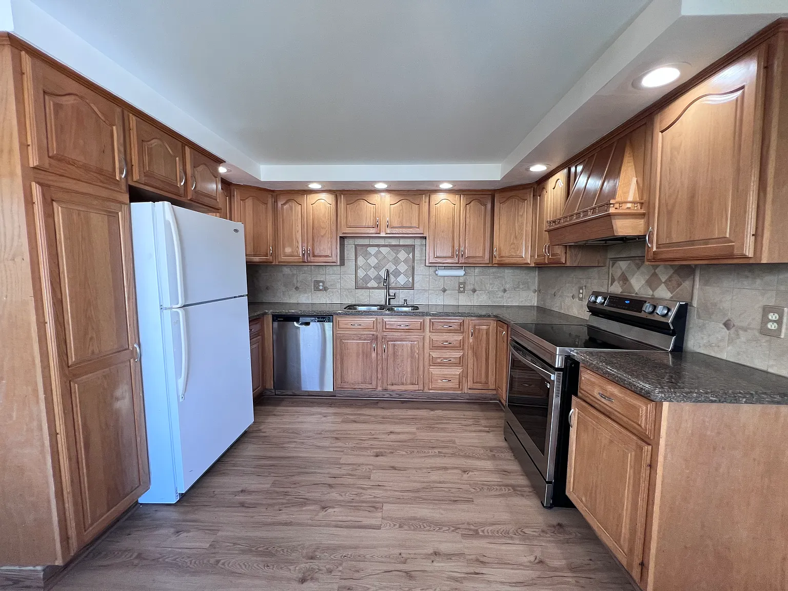 3 bed, 1.5 bath, 1639 sqft, $2,500 — Photo 4